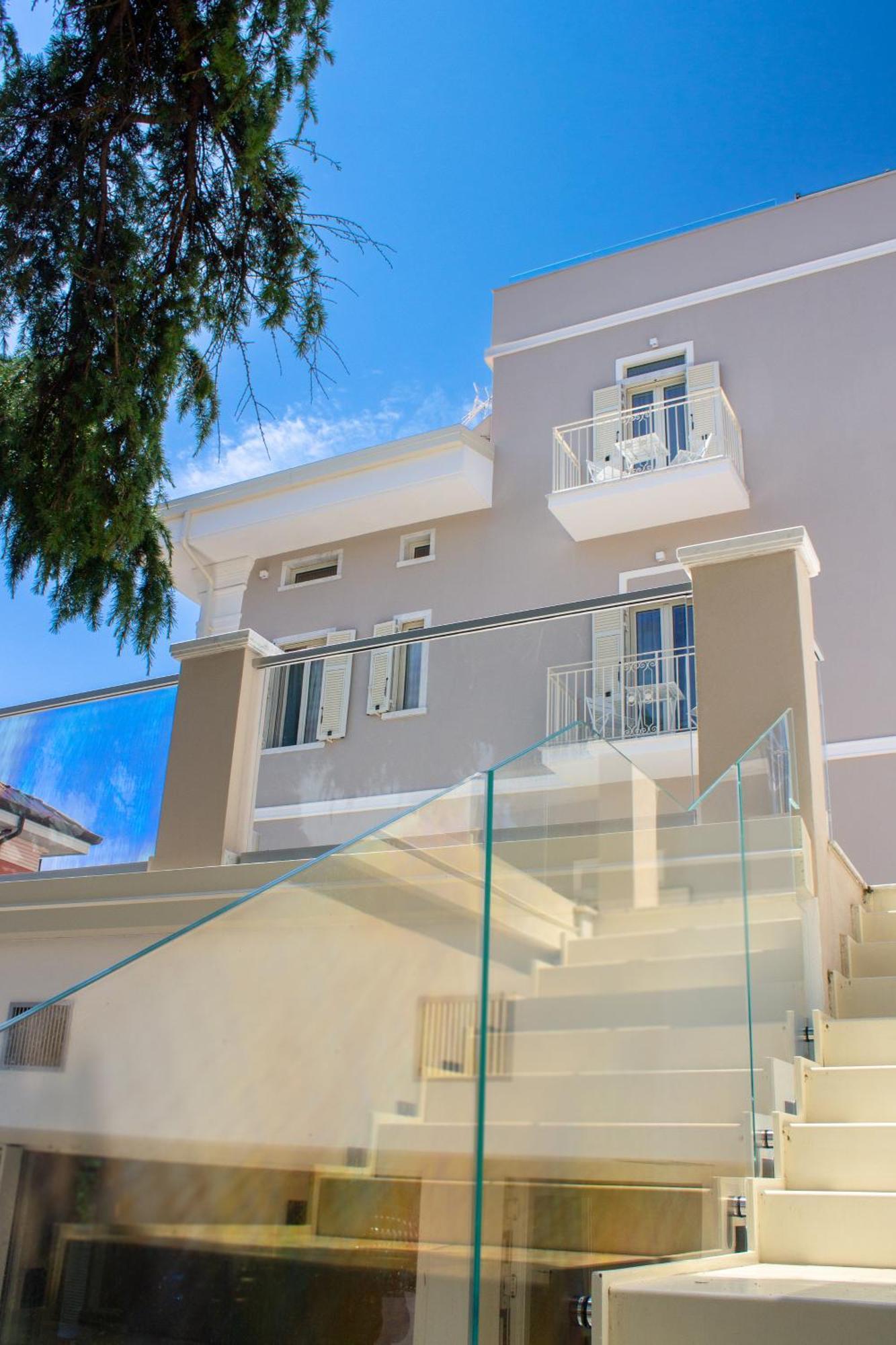 מרינה די קררה Doride Suites Boutique Hotel מראה חיצוני תמונה
