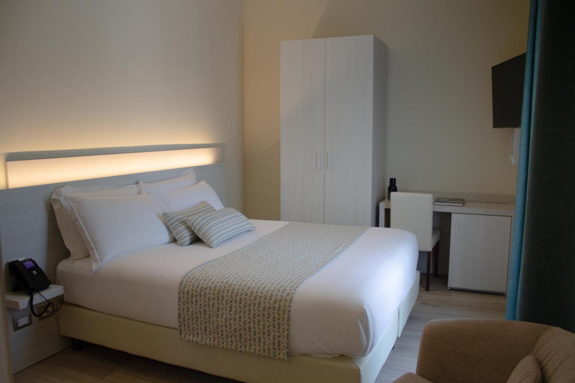 מרינה די קררה Doride Suites Boutique Hotel מראה חיצוני תמונה