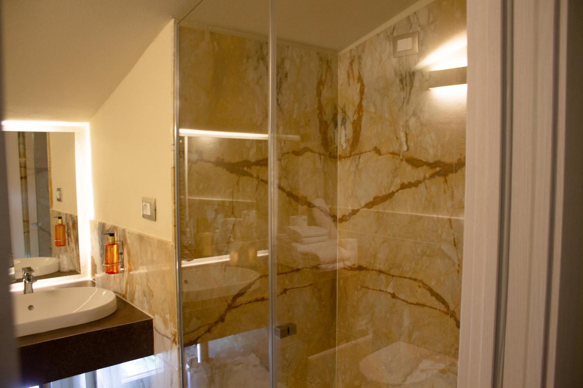 מרינה די קררה Doride Suites Boutique Hotel מראה חיצוני תמונה